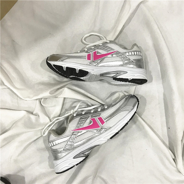 Adidasi moderni potriviti pentru barbati si femei in trei culori