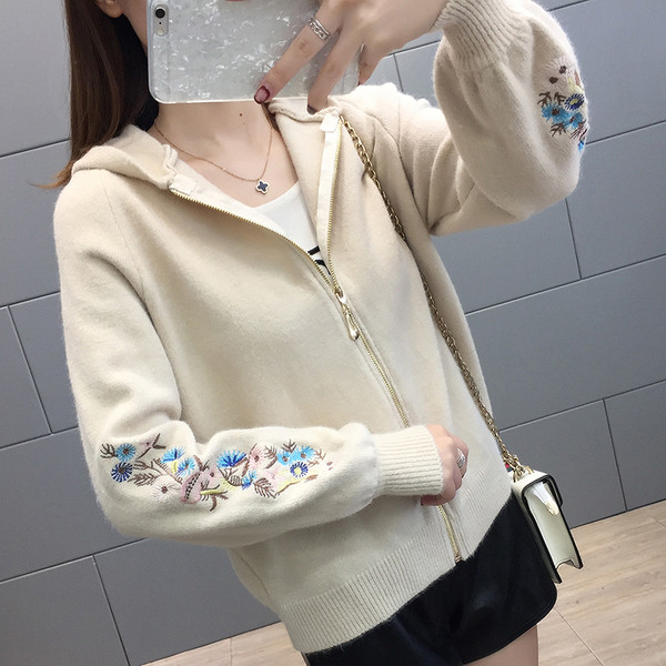 Hanorac de dama modern cu motive florale in patru culori