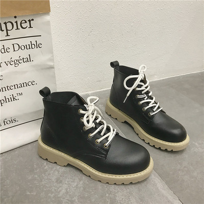 Ежедневни дамски боти с втръзки в два цвята