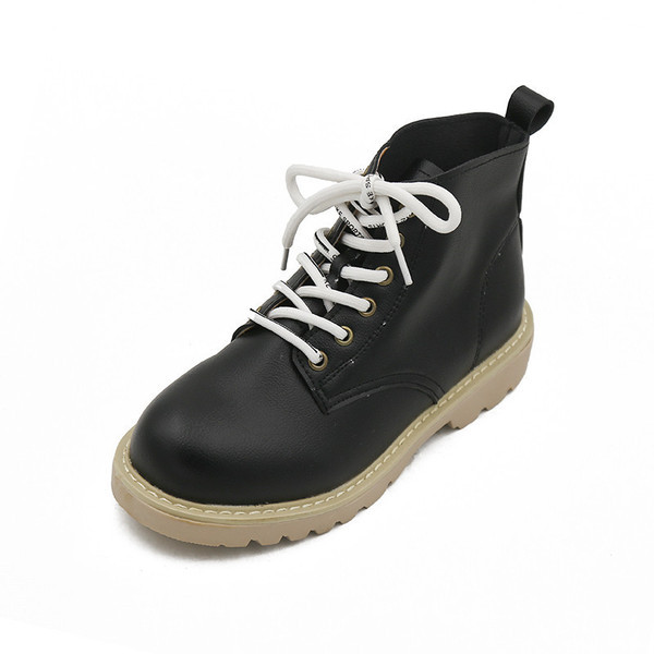 Ежедневни дамски боти с втръзки в два цвята