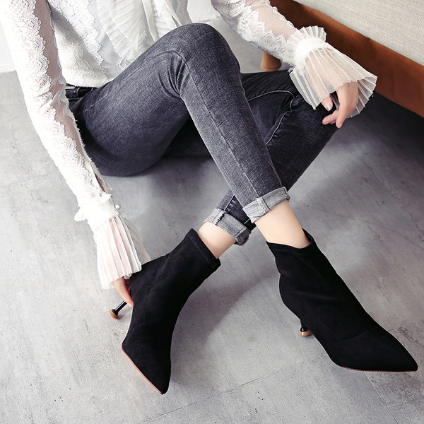 Елегантни дамски боти от еко велур в черен цвят