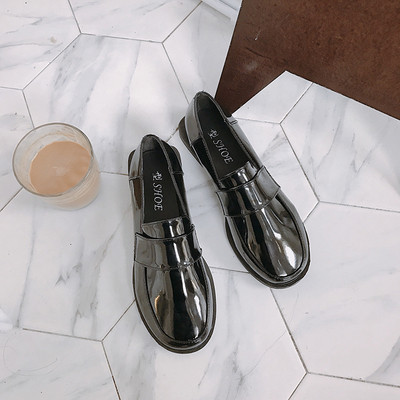 Лачени ежедневни дамски обувки в черен цят