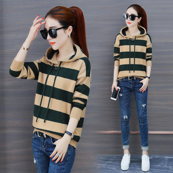 Hanorac de damă cu dungi în trei culori