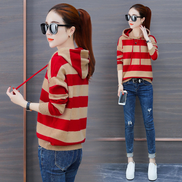 Hanorac de damă cu dungi în trei culori