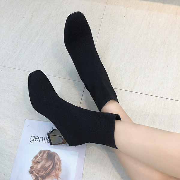 Γυναικείες  μπότες με παχύ  τακούνι σε δύο χρώματα