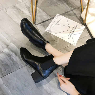 Γυναικείες μπότες με φερμουάρ  σε μαύρο χρώμα