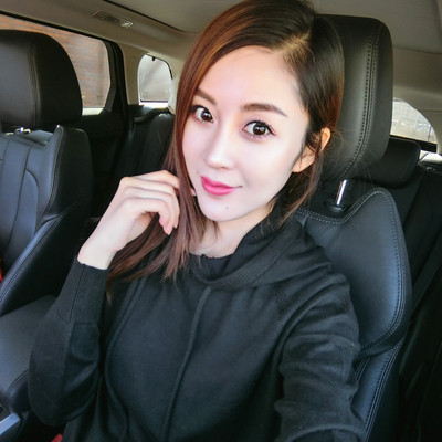 Egyszerű női pulóver különböző színekben