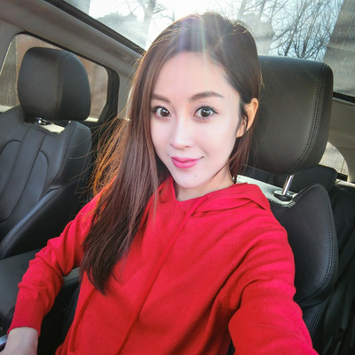 Egyszerű női pulóver különböző színekben