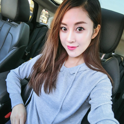 Egyszerű női pulóver különböző színekben