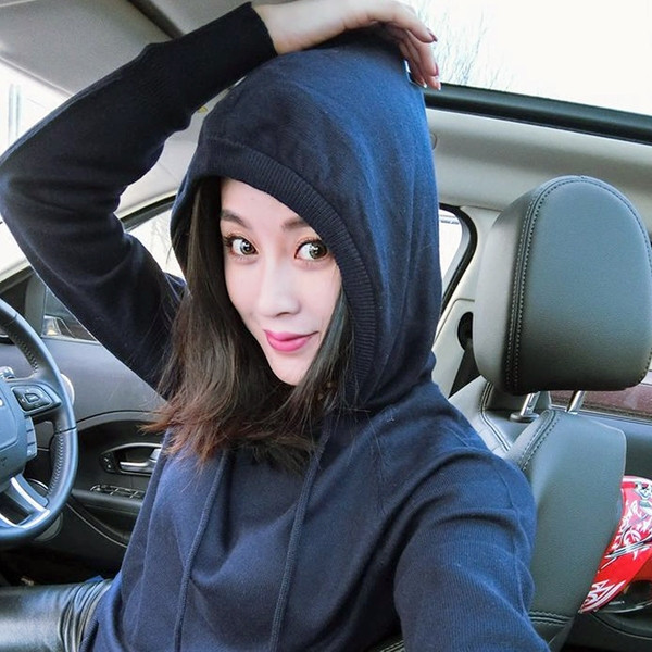 Egyszerű női pulóver különböző színekben