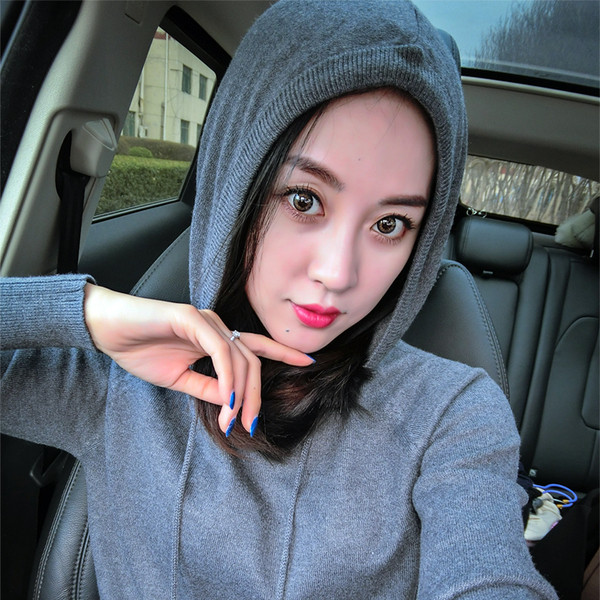 Egyszerű női pulóver különböző színekben