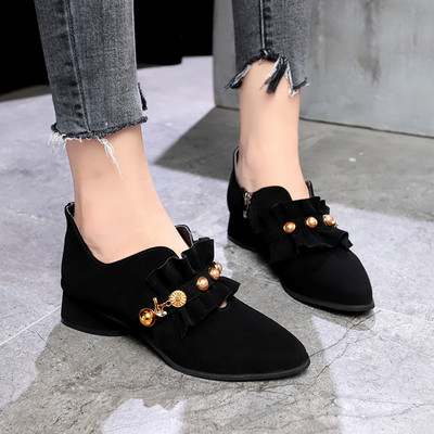 Γυναικεία μοκασίνια με μεταλλικά στοιχεία σε δύο χρώματα