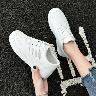 Модерни дамски кецове с висока подметка в три цвята подходящи за ежедневие