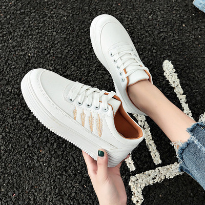 Модерни дамски кецове с висока подметка в три цвята подходящи за ежедневие