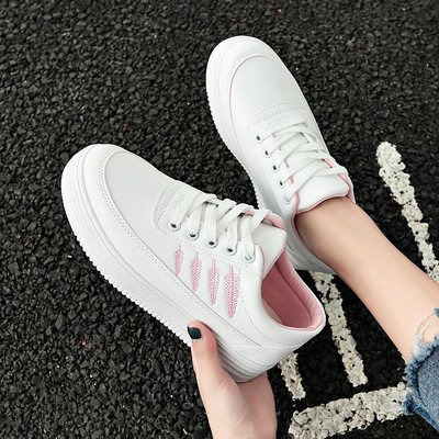 Модерни дамски кецове с висока подметка в три цвята подходящи за ежедневие