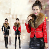 Jachetă elegantă de damă în roșu și negru, cu guler în jos