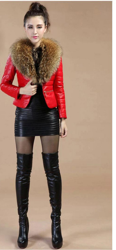 Jachetă elegantă de damă în roșu și negru, cu guler în jos