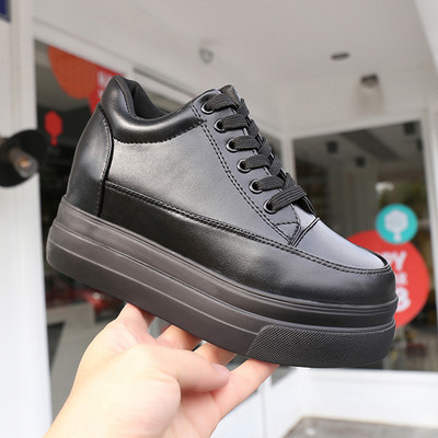 Γυναικεία πάνινα παπούτσια σε μαύρο χρώμα με ψηλή σόλα