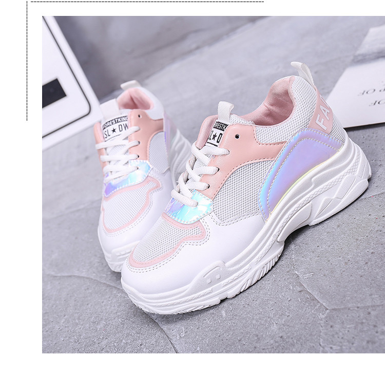 Model nou de adidași de damă în două culori potrivite pentru utilizarea de zi cu zi