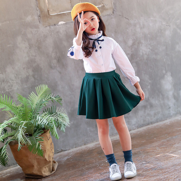 Παιδικό πουκάμισο με κεντήματα σε μπλε και κόκκινο χρώμα