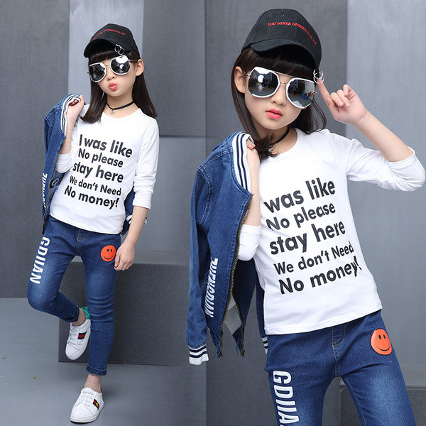 Bluză albă pentru copii cu inscripție pentru fete