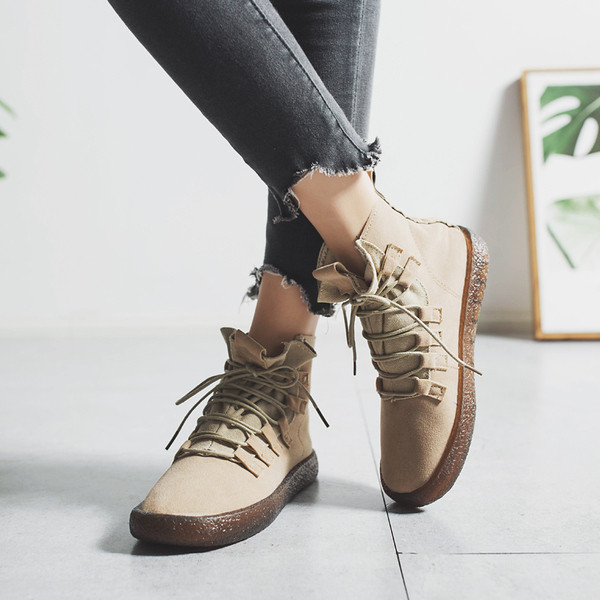 Ghete de dama moderne si confortabile in doua culori