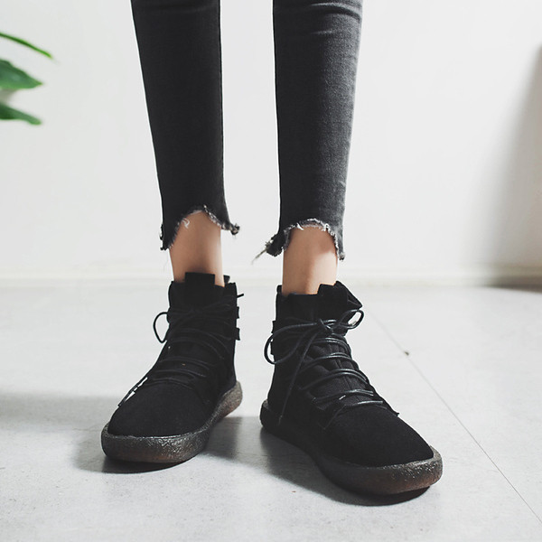 Ghete de dama moderne si confortabile in doua culori