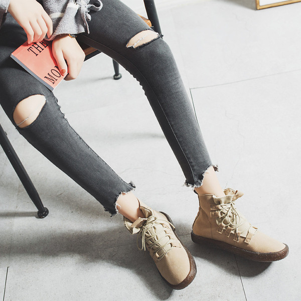 Ghete de dama moderne si confortabile in doua culori