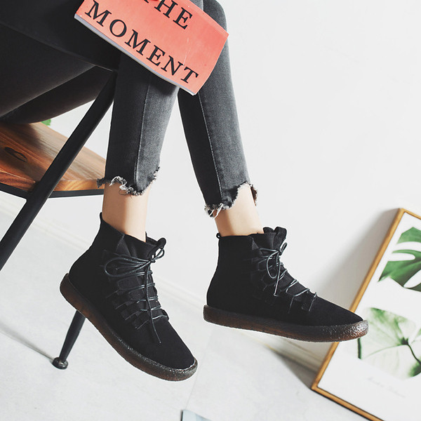 Ghete de dama moderne si confortabile in doua culori