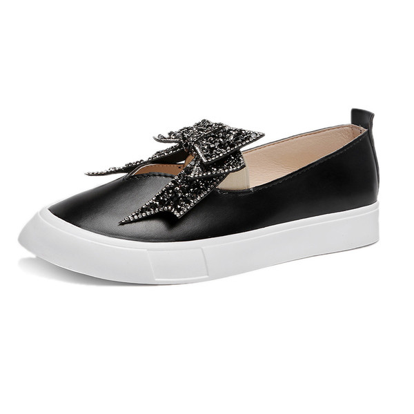 Mocasini de dama actuali cu pietre decorative in alb si negru potriviti pentru utilizarea de zi cu zi