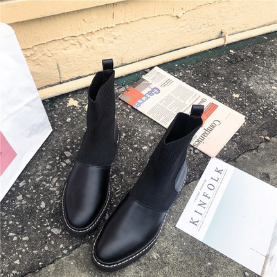 Άνετες γυναικείες μπότες χωρίς κορδόνια σε μαύρο χρώμα