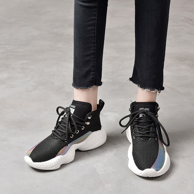 Γυναικέια αθλητικά παπούτσια σε δύο χρώματα κατάλληλα για τη καθημερινή ζωή