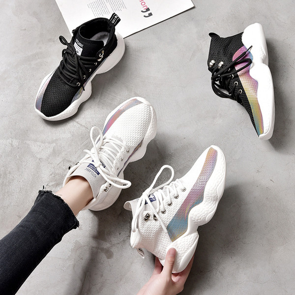 Γυναικέια αθλητικά παπούτσια σε δύο χρώματα κατάλληλα για τη καθημερινή ζωή