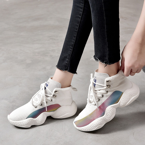 Γυναικέια αθλητικά παπούτσια σε δύο χρώματα κατάλληλα για τη καθημερινή ζωή