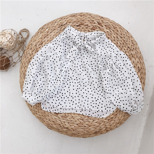 Детска риза на точки в бял и черен цвят