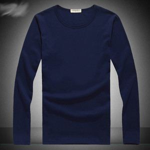 Ανδρική μπλούζα σε διάφορα χρώματα κατάλληλα για τη καθημερινή ζωή