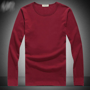 Ανδρική μπλούζα σε διάφορα χρώματα κατάλληλα για τη καθημερινή ζωή
