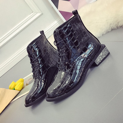 Γυναικείες λουστρίν μπότες με μαύρο χρώμα