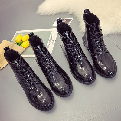 Γυναικείες λουστρίν μπότες με μαύρο χρώμα