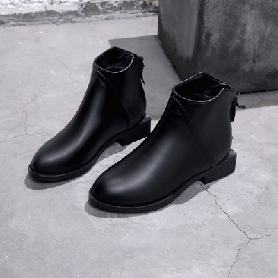 Γυναικείες μπότες νέο μοντέλο με φερμουάρ σε μαύρο χρώμα