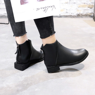 Γυναικείες μπότες νέο μοντέλο με φερμουάρ  σε μαύρο χρώμα