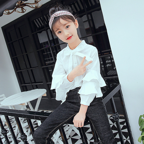 Κομψό παιδικό πουκάμισο σε λευκό χρώμα