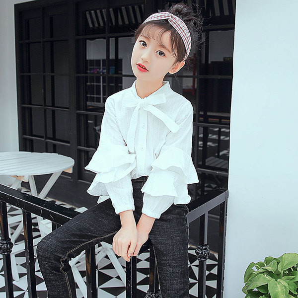 Κομψό παιδικό πουκάμισο σε λευκό χρώμα