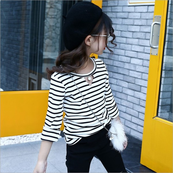 Παιδική μπλούζα για κορίτσια με λαιμόκοψη