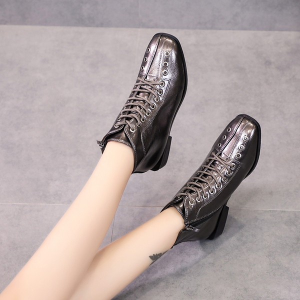 Ghete de dama moderne cu sireturi si fermoar in doua culori