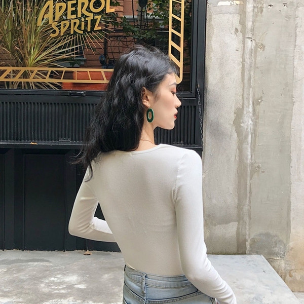 Κομψή γυναικεία μπλούζα σε μαύρο και άσπρο χρώμα