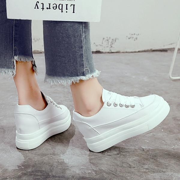 Adidasi moderni de dama cu talpa inalta in alb si negru