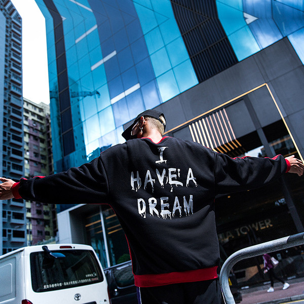 Bluză bărbătească în două culori cu guler în formă de O și inscripție