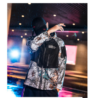 Jachetă pentru bărbați cu model de camuflaj