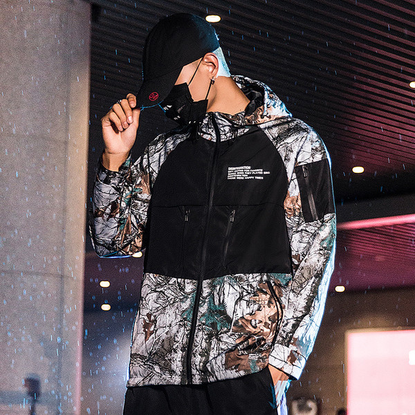 Jachetă pentru bărbați cu model de camuflaj